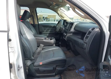 2019 Ram 2500 Tradesman 4X4 6'4 Box z USA, uszkodzony, nr VIN 3C6UR5CJ6KG574732